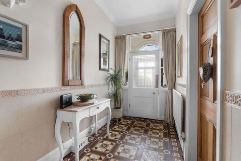 6 bedroom semi-detached house for sale, 211 Worcester Road, Droitwich, Worcestershire.  WR9 8AS