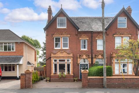 6 bedroom semi-detached house for sale, 211 Worcester Road, Droitwich, Worcestershire.  WR9 8AS