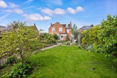 6 bedroom semi-detached house for sale, 211 Worcester Road, Droitwich, Worcestershire.  WR9 8AS