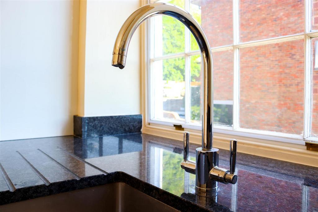 16. Kitchen 1.5.jpg