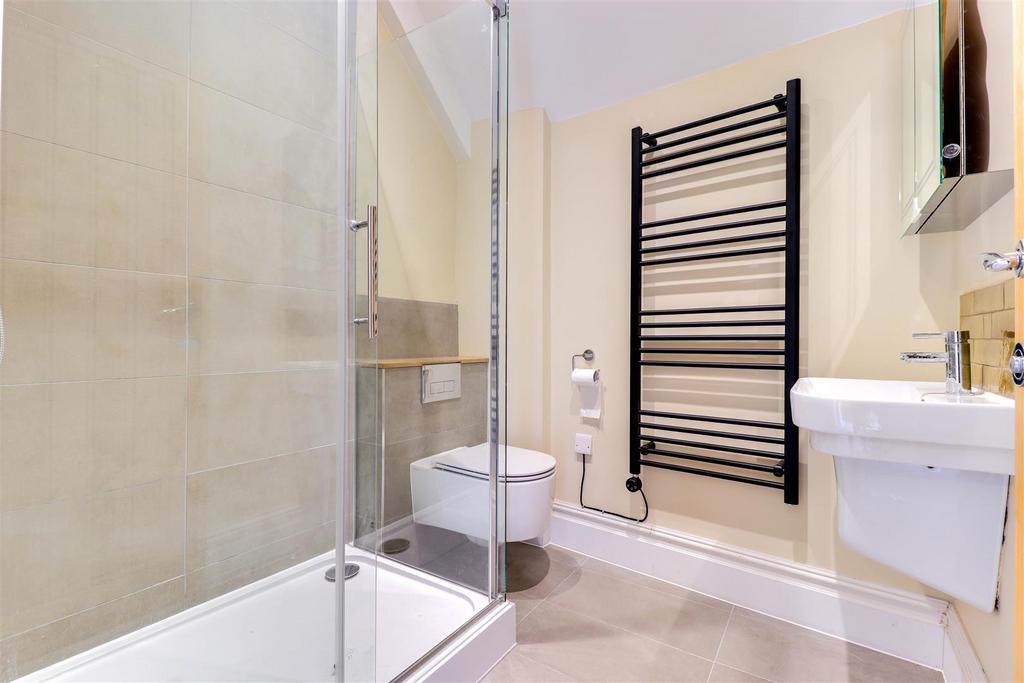 Bathroom 1.1.jpg