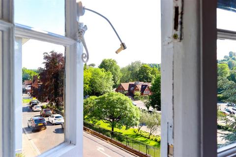 2 bedroom apartment to rent, Quarry Street, Guildford GU1