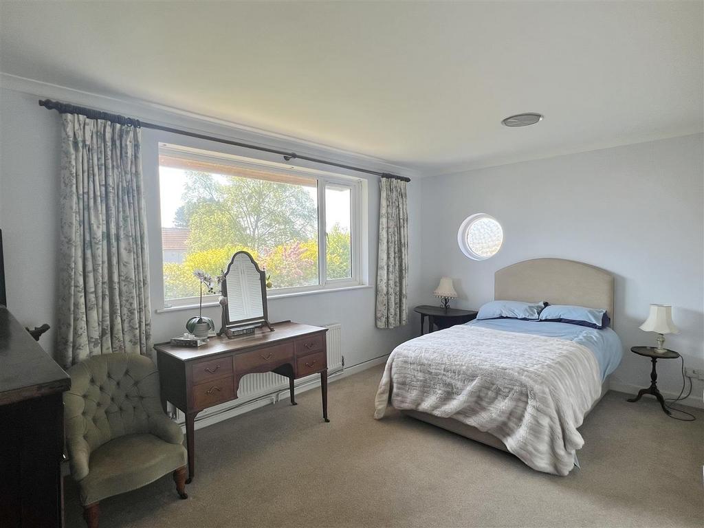 Bedroom:
