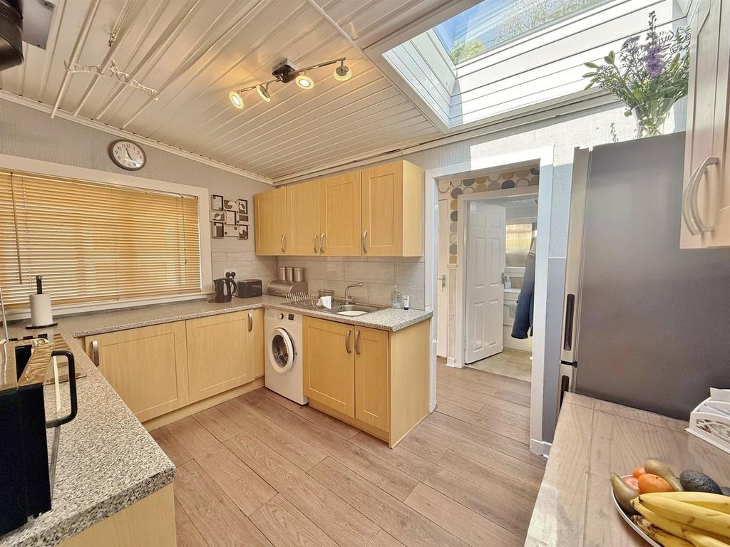 Kitchen to entrance hallway