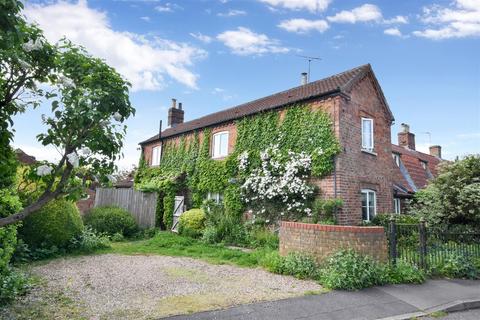 4 Back Lane, Long Bennington, Newark, NG23 5HF