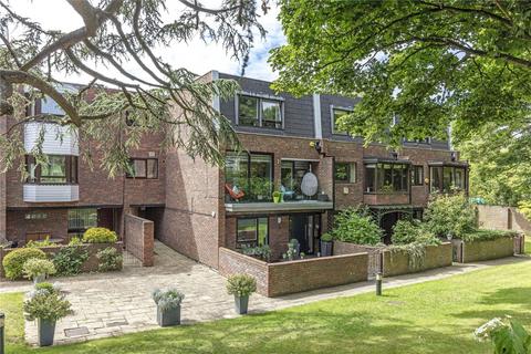 Kreisel Walk, Richmond, TW9