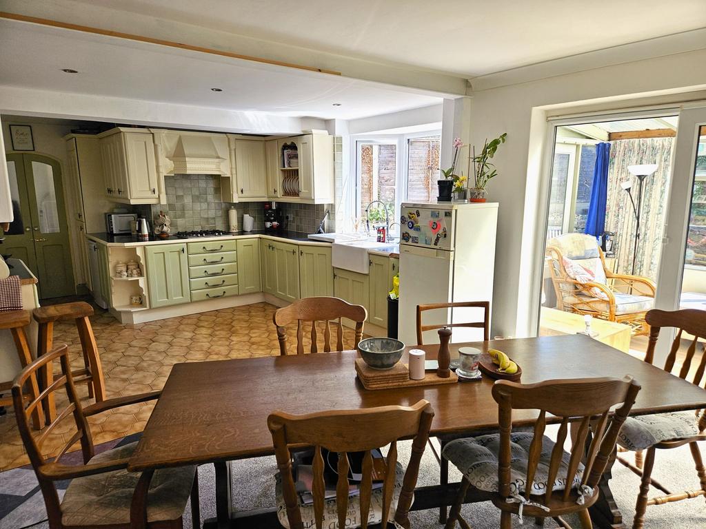Dining kitchen