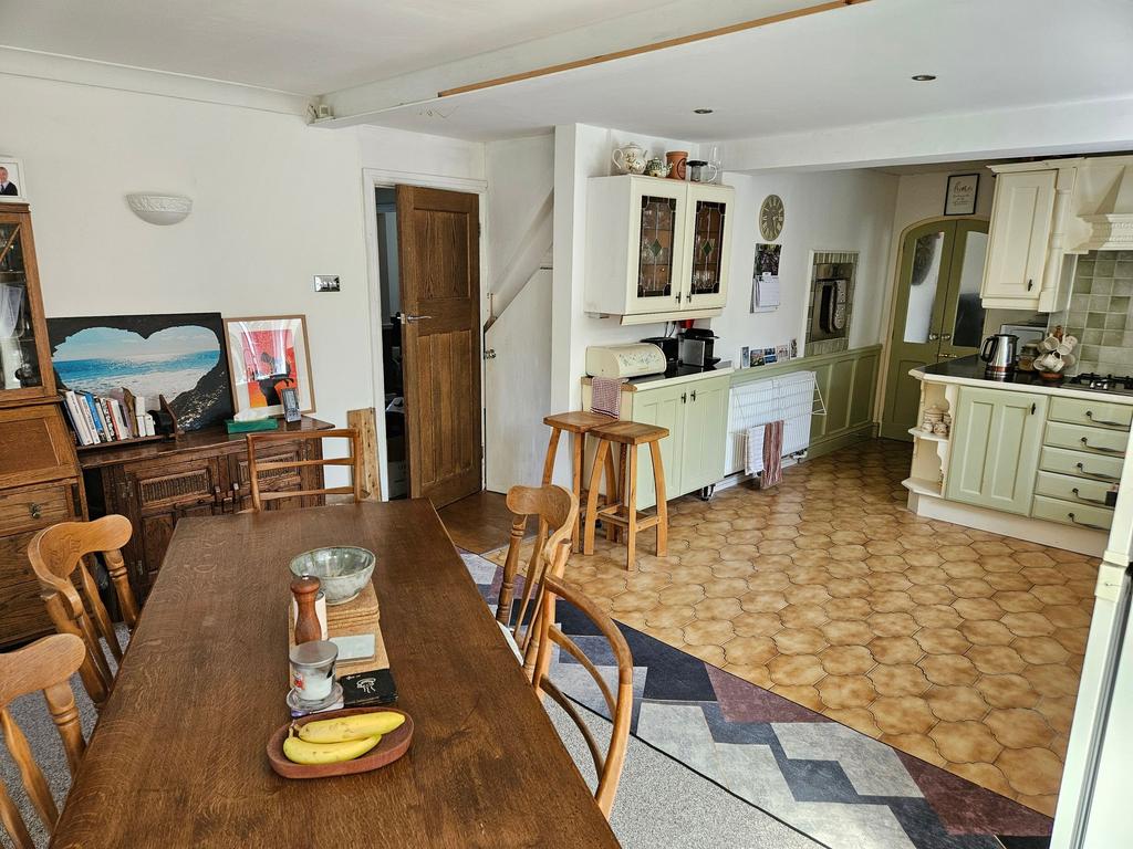 Dining kitchen