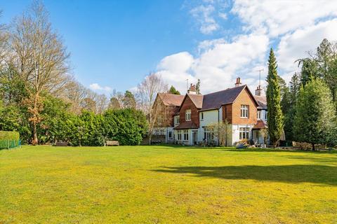 5 bedroom semi-detached house to rent, Seven Hills Road, Cobham KT11