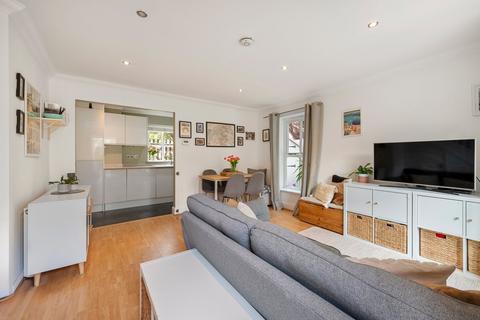 17a Springfield Lane, Weybridge, KT13 8AW