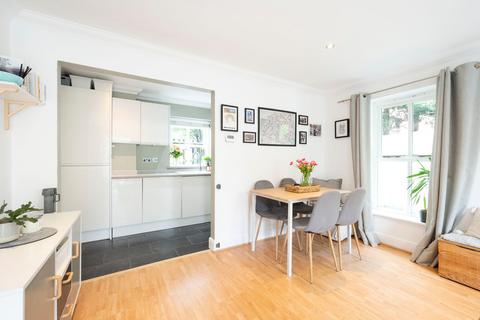 17a Springfield Lane, Weybridge, KT13 8AW