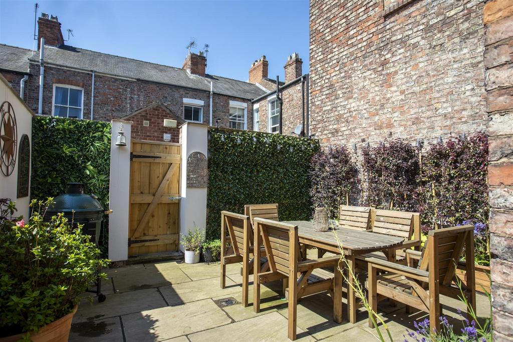 20 Buckingham Terrace 2.jpg