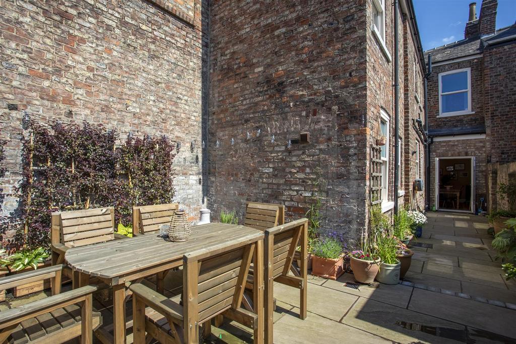 20 Buckingham Terrace 3.jpg