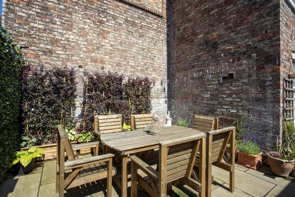 20 Buckingham Terrace 4.jpg