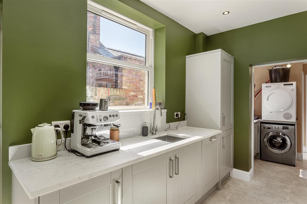 20 Buckingham Terrace 16.jpg