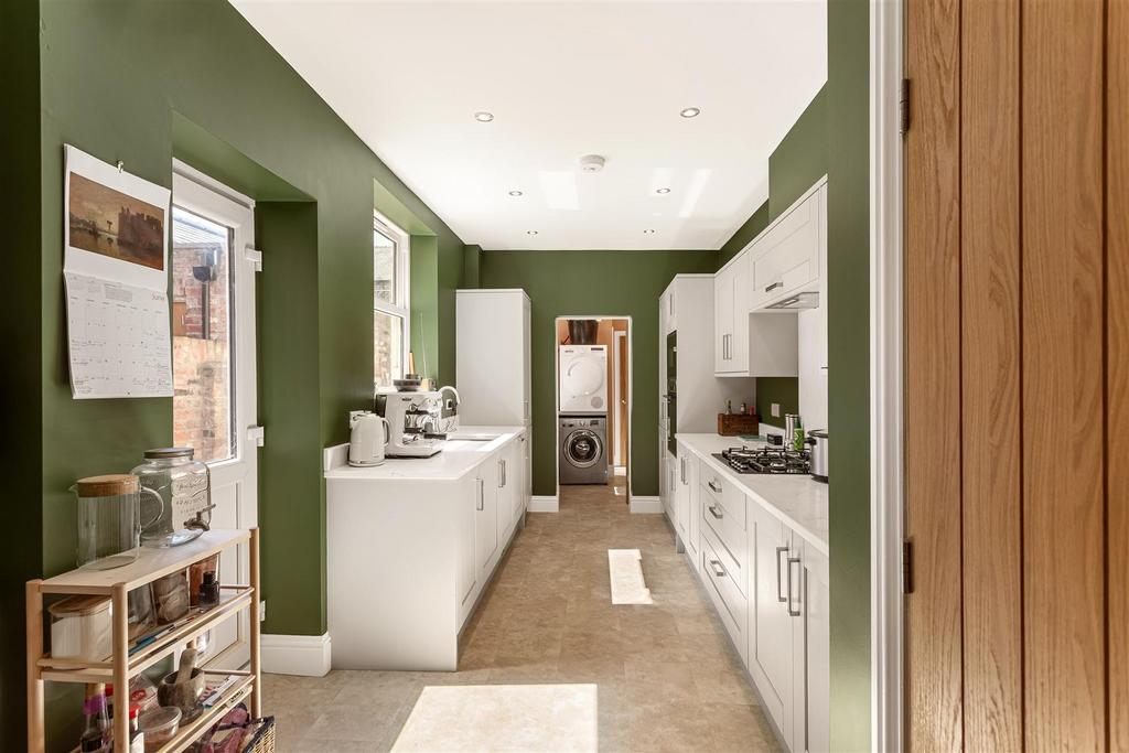 20 Buckingham Terrace 1 2.jpg