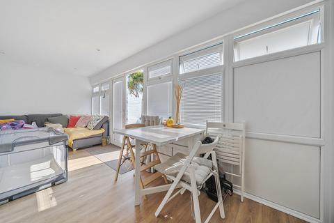 6 Priory Road, Fareham, PO15 5HT