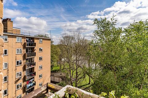 3 bedroom apartment for sale, Crescent Wood Road, London