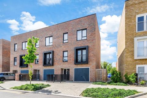 3 bedroom townhouse for sale, Glenway road, Rochester, Kent
