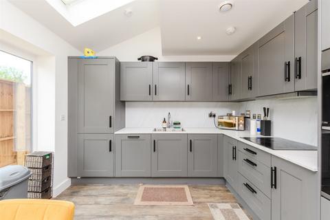 3 bedroom townhouse for sale, Glenway road, Rochester, Kent