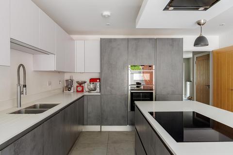 Chestnut House Chestnut Avenue, Guildford, GU2 4HD