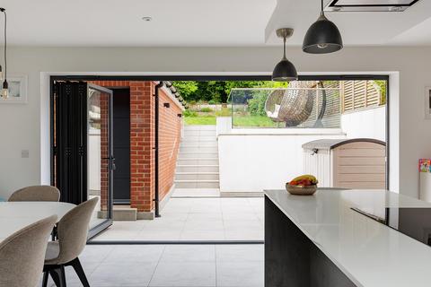 Chestnut House Chestnut Avenue, Guildford, GU2 4HD