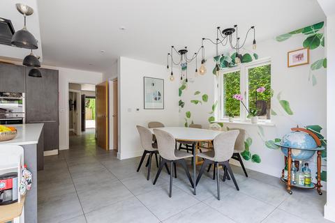 Chestnut House Chestnut Avenue, Guildford, GU2 4HD