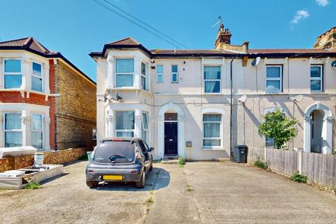1 bedroom flat for sale, Grosvenor Road, Ilford, IG1