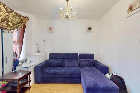 1 bedroom flat for sale, Grosvenor Road, Ilford, IG1
