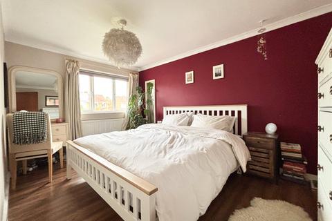 12 Chestnut Grove, Westbury, BA13 3NW