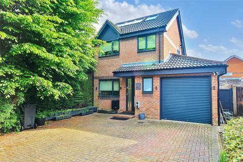 85 Bloomfield Close, Knaphill, Woking, GU21 2BW