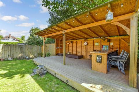 4 bedroom semi-detached house for sale, Royston Gardens, Dover CT15