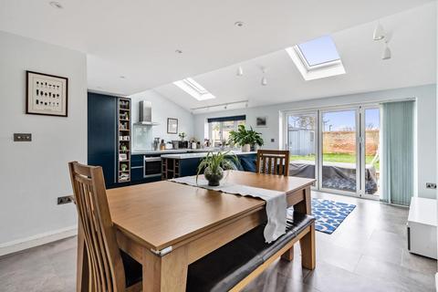 1 Cavendish Walk, Thame, OX9 3YR