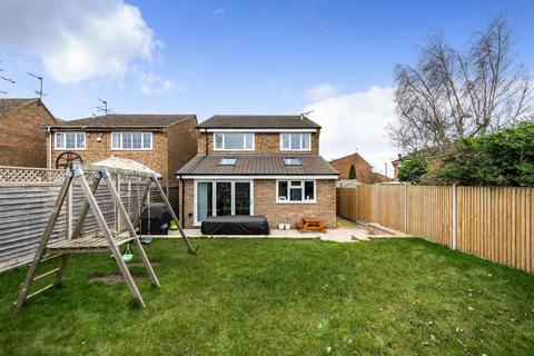 1 Cavendish Walk, Thame, OX9 3YR
