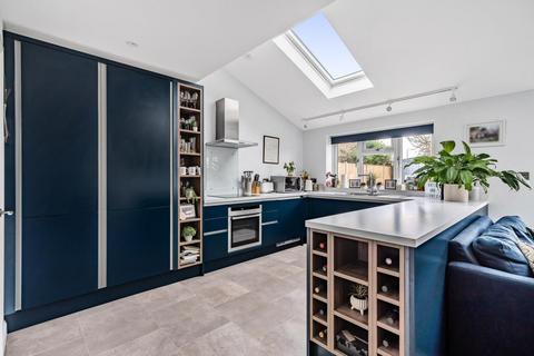 1 Cavendish Walk, Thame, OX9 3YR