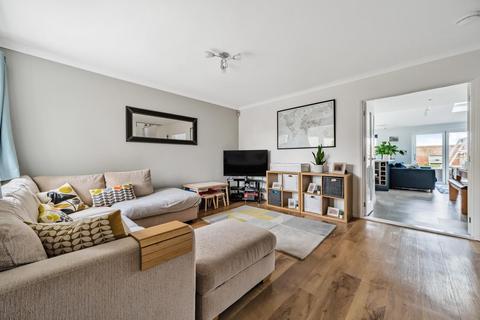 1 Cavendish Walk, Thame, OX9 3YR