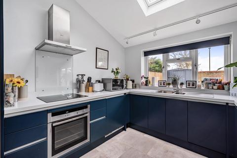 1 Cavendish Walk, Thame, OX9 3YR