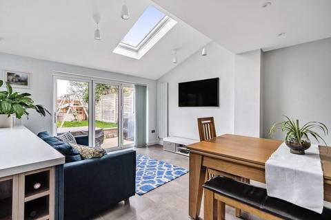 1 Cavendish Walk, Thame, OX9 3YR