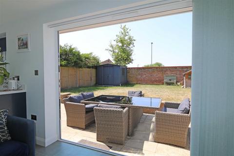 1 Cavendish Walk, Thame, OX9 3YR