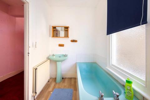 77 Lavender Grove, London, E8 3LR