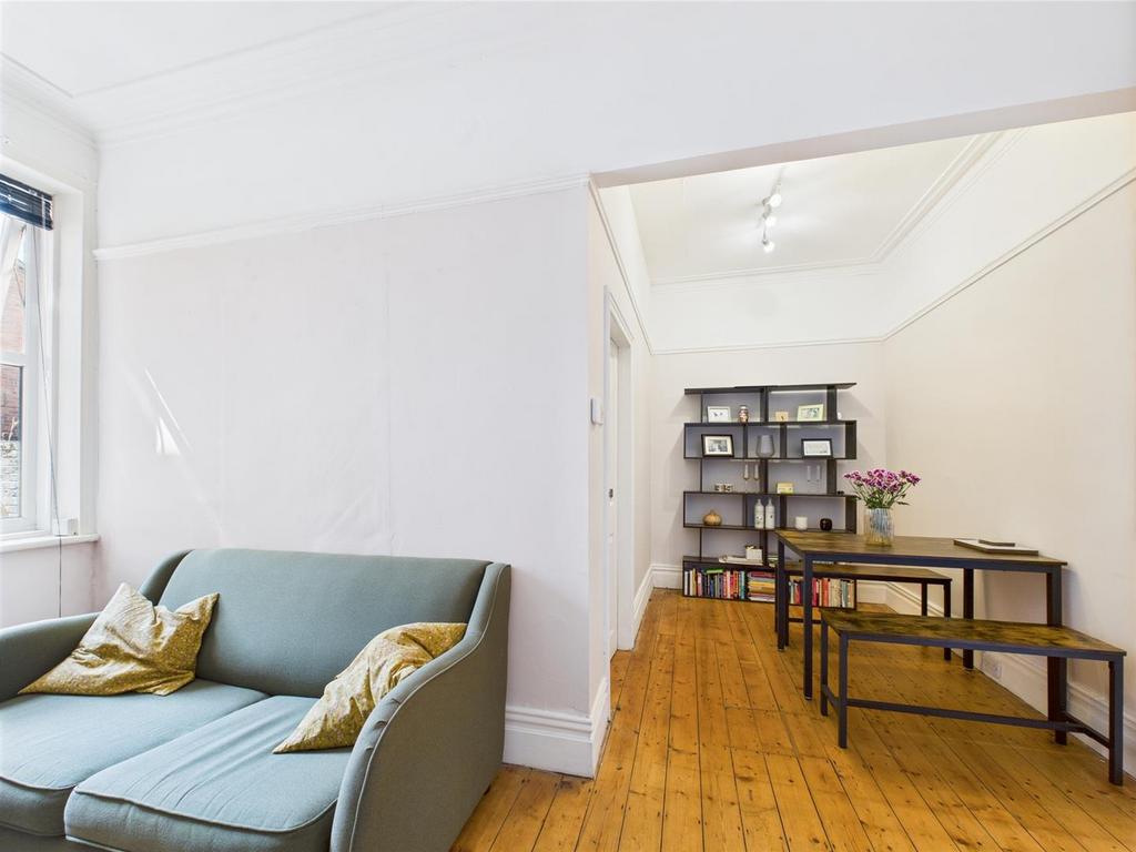 Living area 3.jpg