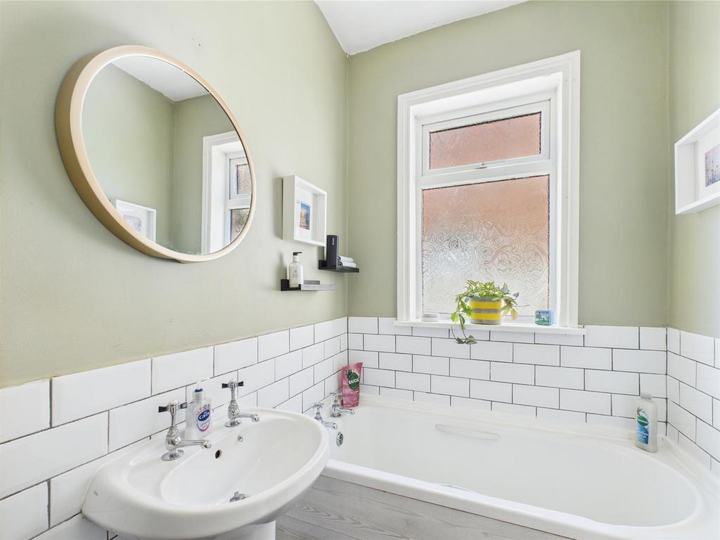 Bathroom 2.0.jpg