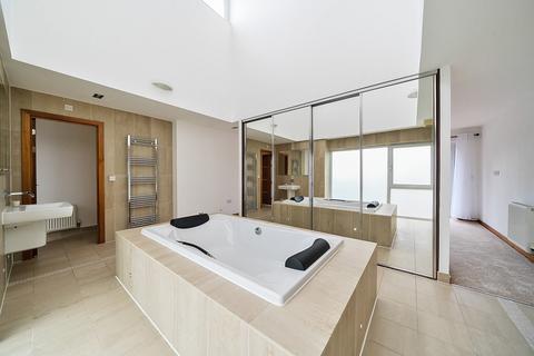 Kings Mill Way, Denham, Uxbridge