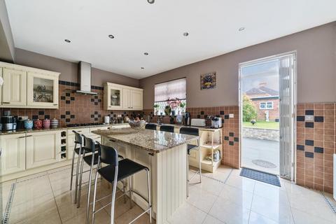 11 Fanshawe Road, Richmond, TW10 7XT