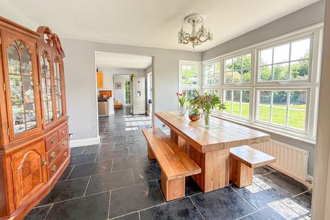 6 Bowry Drive, Wraysbury, Staines, TW19 5NL