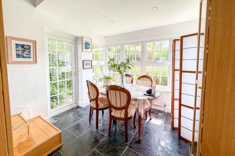 6 Bowry Drive, Wraysbury, Staines, TW19 5NL