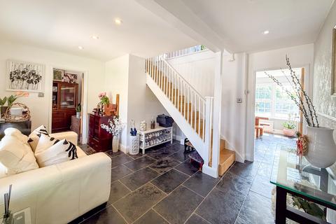 6 Bowry Drive, Wraysbury, Staines, TW19 5NL