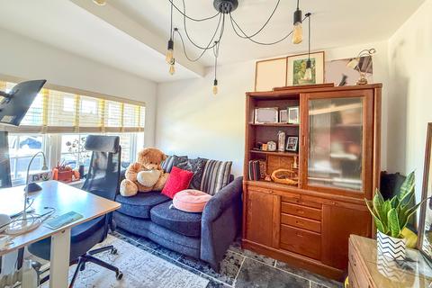 6 Bowry Drive, Wraysbury, Staines, TW19 5NL