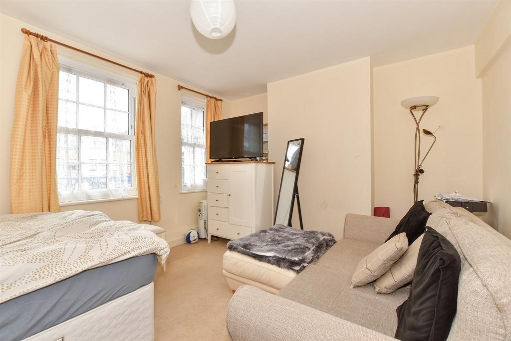 Lounge/Bedroom