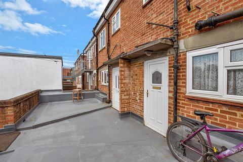 Studio for sale, Grand Parade, Crawley RH10